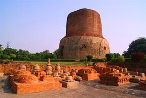 Varanasi Sightseeing – Drive to Prayagraj(30–40 km / 4–5 hrs)