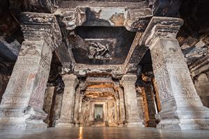 Delhi – Aurangabad (Flight: 1h 55m)